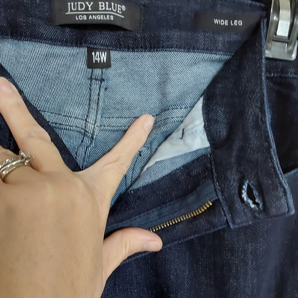 Judy Blue Cropped Wide-Leg Jeans - Picture 7 of 8